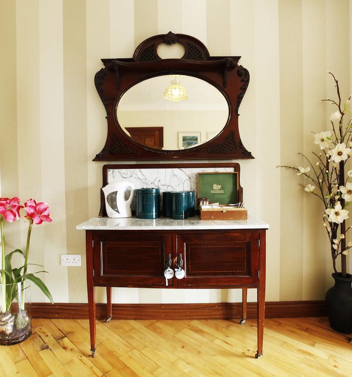 مبيت وإفطار غالواي Ardawn House المظهر الخارجي الصورة A dressing table